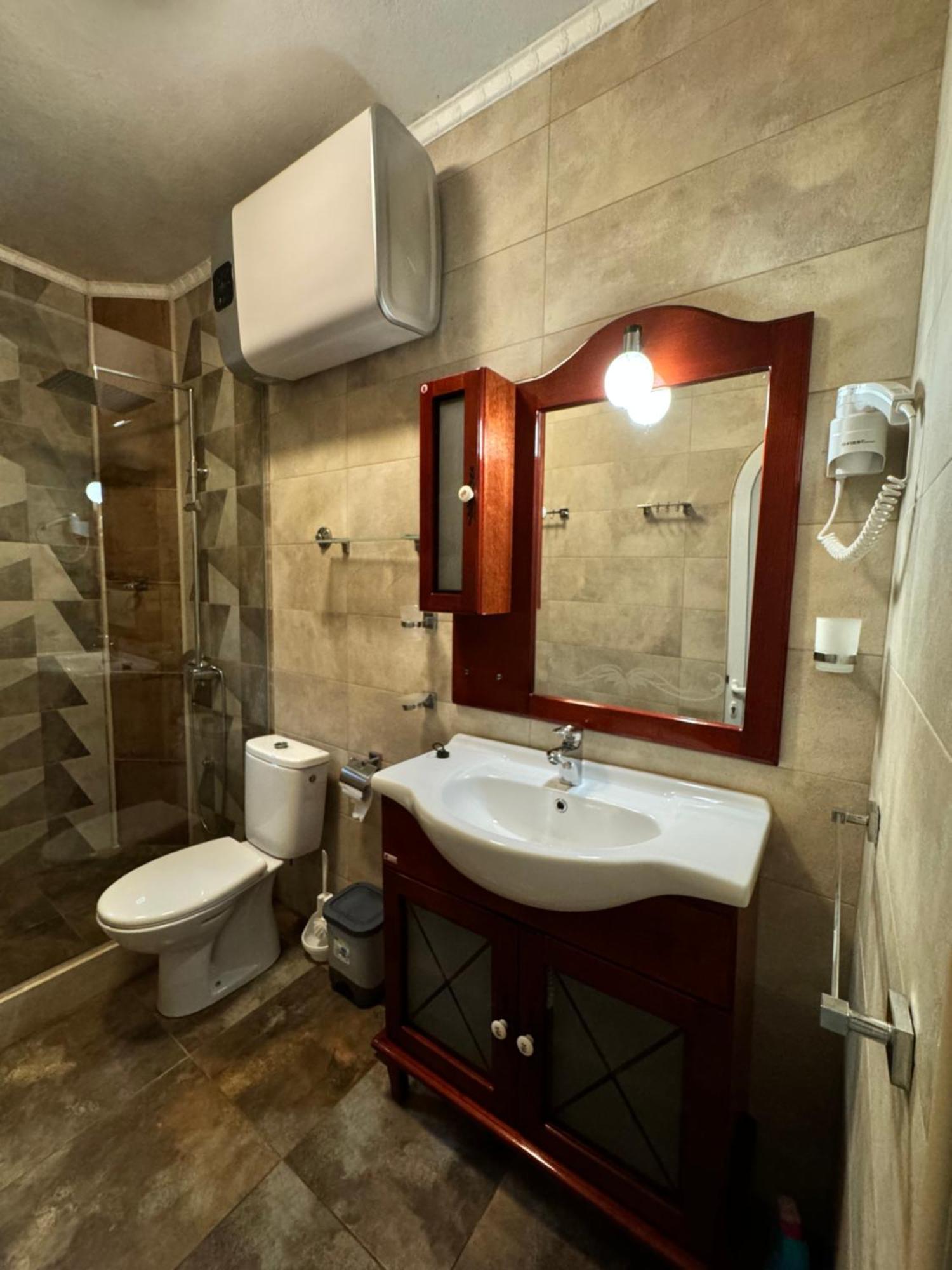 Carine Garden Apartment Risan Exterior photo